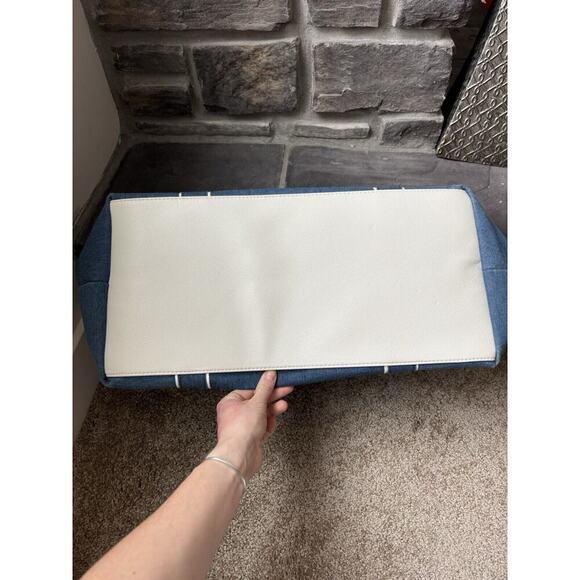 Draper James Chambray Savannah Large Duffle Bag blue white Coastal Resort Travel - Picture 5 of 16